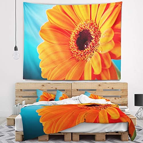 Designart' Orange Daisy Gerbera Close up ' Flowers Tapestrywork deka dekor zidna umjetnost za dom i ured,
