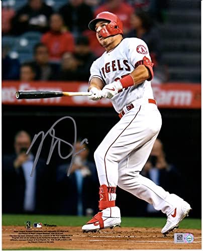 Mike Trout Los Angeles Angels ANGELGHED 8 x 10 Udaranje fotografije - autogramirane MLB fotografije